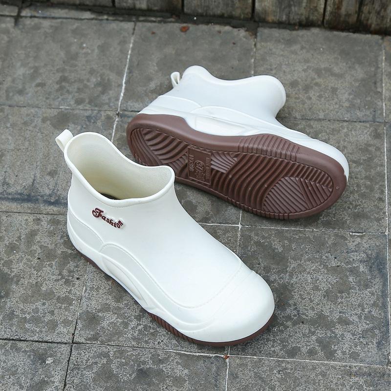 

Новые нескользящие дождевые ботинки женские короткие на плоской подошве водонепроницаемые ботинки для улицы, кухни, работы, студенческие резиновые ботинки 36