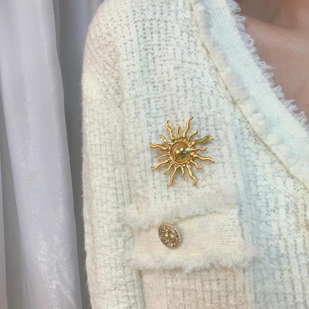 Broche Chic de Girassol para Casacos, Suéteres e Camisas da Moda - Design de Inspiração Francesa