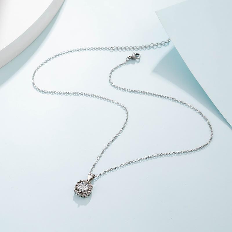 Bright full diamond necklace women's Korean version fashion temperament imitation mozzarella diamond pendant women's collarbone chain