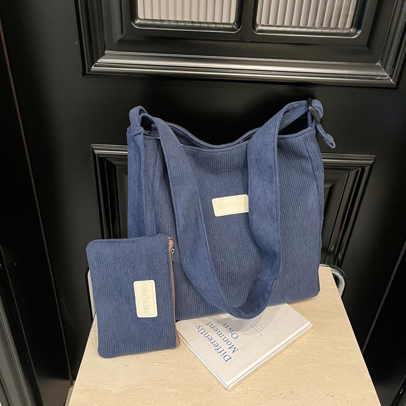Spring and summer new Korean version solid color large capacity bag 2025 new foreign style casual single shoulder simple solid color velvet cloth bag