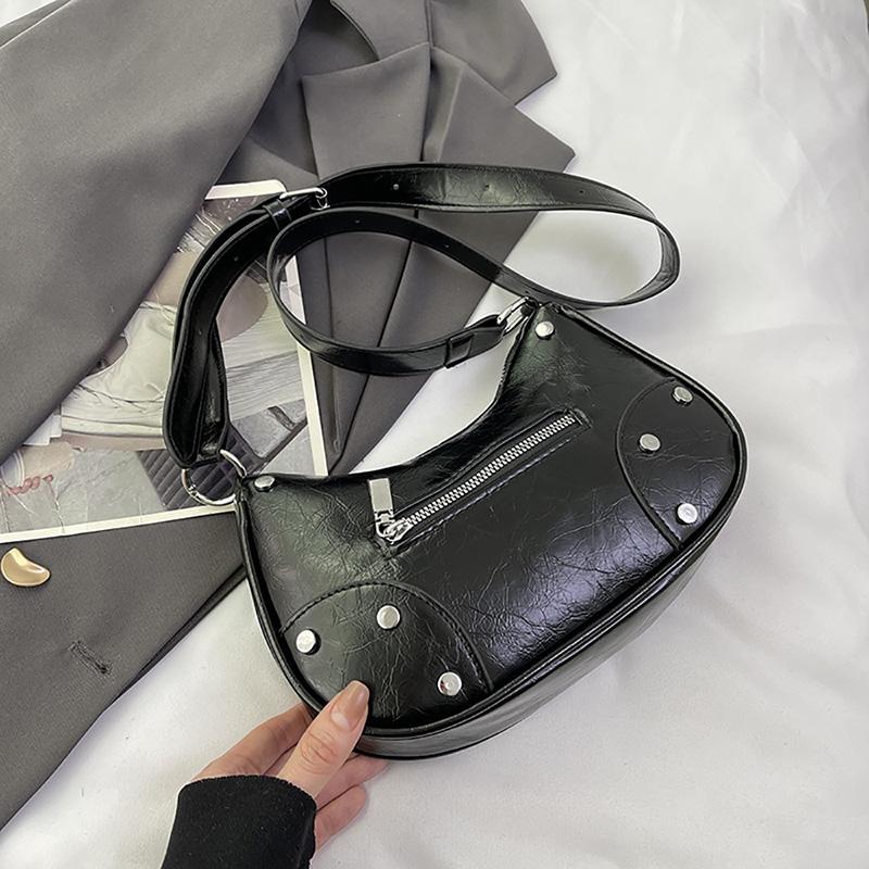 Design Sense High Street Rivet Underarm Bag Fashion Korean Spice Girls All-match Shoulder Bag  New Commuter Crossbody Pack