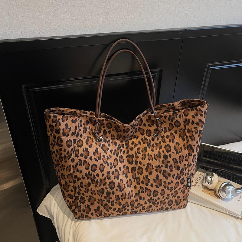Leopard print tote bag women s trendy large-capacity casual shoulder bag class commuter versatile handbag коричневый