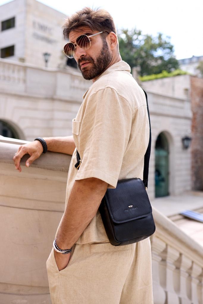 Men's Messenger Bag Made of Natural Leather - Peterson