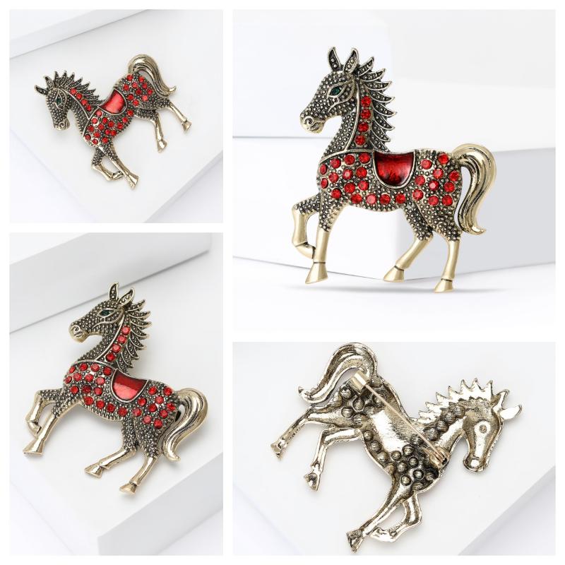 Broches Cheval Classiques en Strass Pour Femmes Épingles de Revers Animal Polyvalentes Bijoux Corsage Vêtements Accessoires Cadeaux de Nouvel An