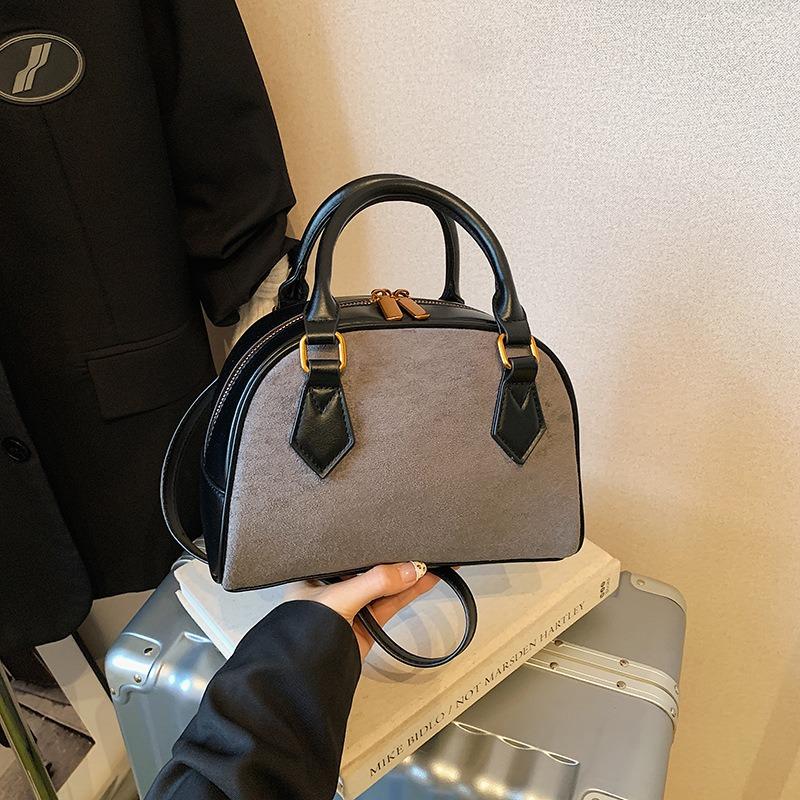 High value niche portable shoulder bag women's new fashion sense popular matte shell bag simple messenger bag