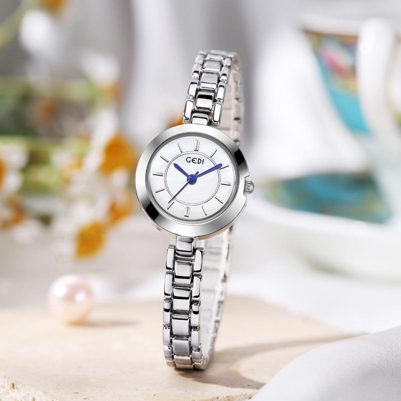 Medieval Alloy Watch Women'S Simple Niche Fritillary Quartz Watch Middle School Student High-End Chain Watch