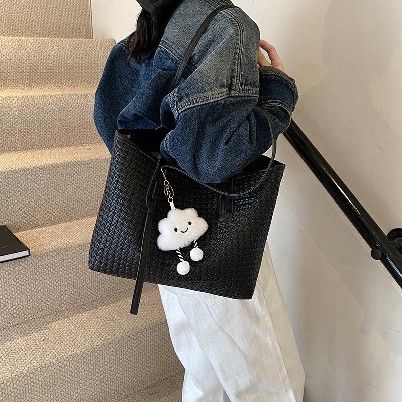 Casual commuter bag women's large capacity 2025 new autumn and winter versatile retro shoulder bag fashion tote bag