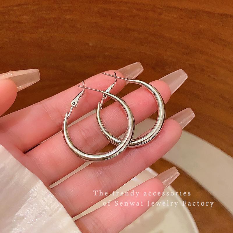 Серебряные гладкие кольца большие серьги женские холодный ветер ниша универсальные взрывные круглые серьги высококачественные серьги оптом
