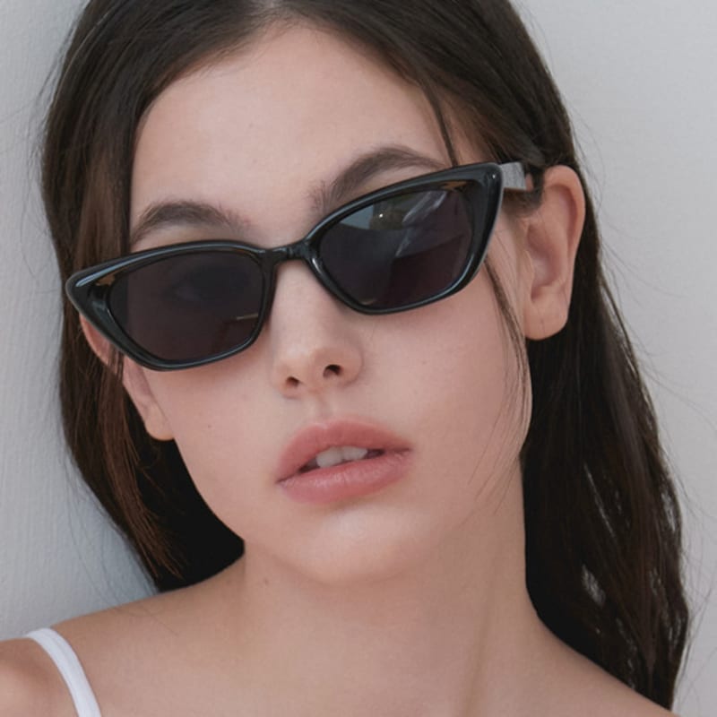 

One Brilliant Delilah-OB436-Black FREE