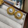 Vintage Large Pearl Flower Ear Clips Copper 18K Gold Plated Petal Shape Ear Clips Bead Women'S Earrings Jewelry
