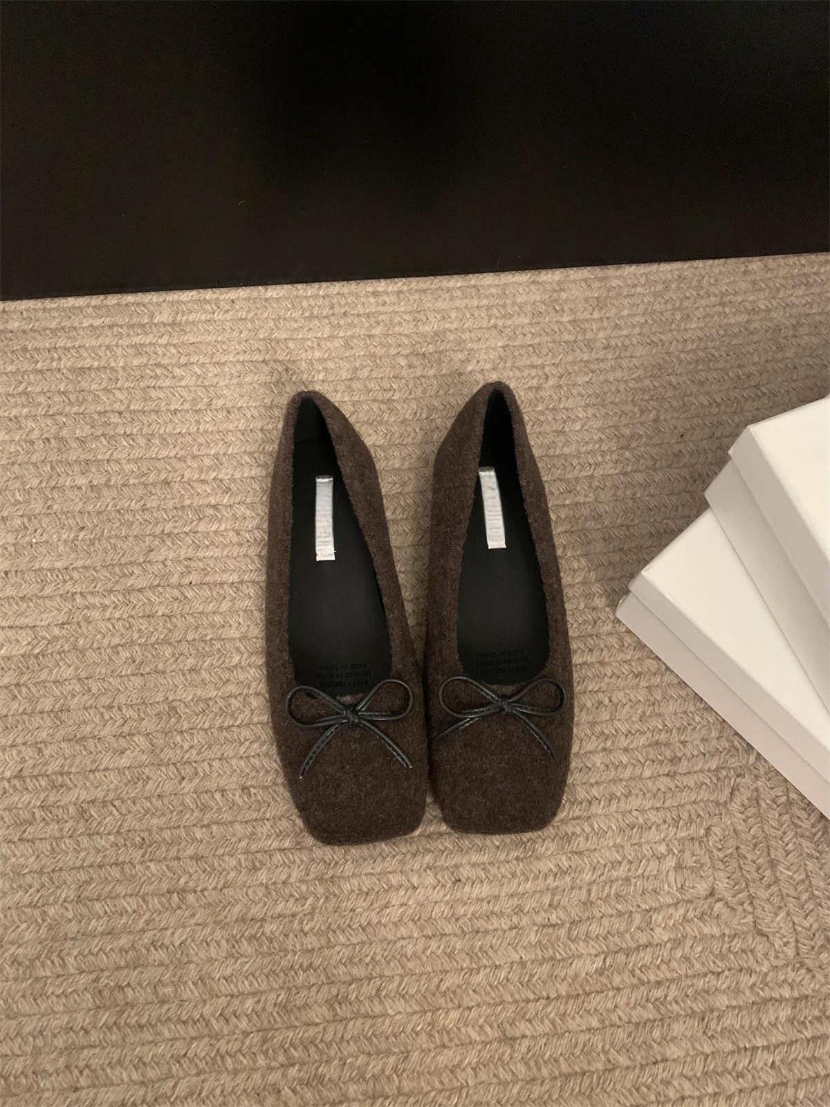 

Нежный вечерний ветерок мелкий рот маленькие одинарные туфли 2024 весна и осень зима бант мягкая подошва квадратный носок шапочки туфли леди 40