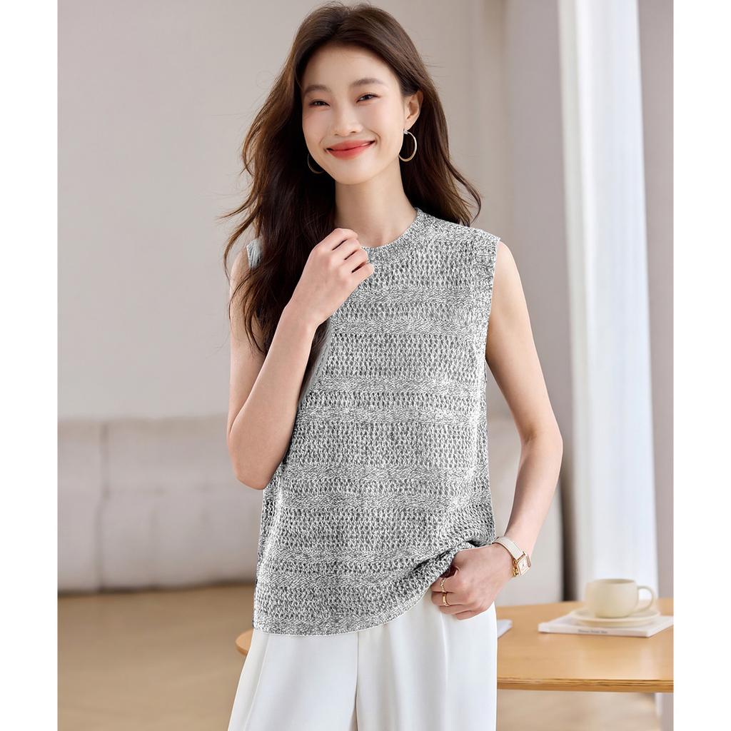 Fashionable 26 year summer outfit, layered on top, round neck, hollowed out knitted vest, knitted sweater, shoulder cut top, women's clothing