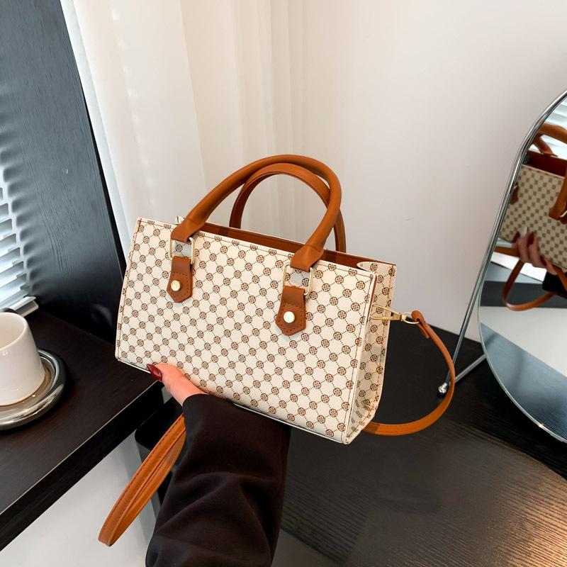 Crossbody Bag Winter New Simple and Fashionable Niche Handbag Simple Retro Small Square Bag Personalized Shoulder Bag