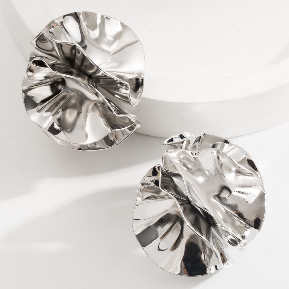 

Coldwind Flower-shaped Earrings Featuring Large Petals, with An Exaggerated Design and Elegant Style. Versatile and Suitable for All Occasions. срібний