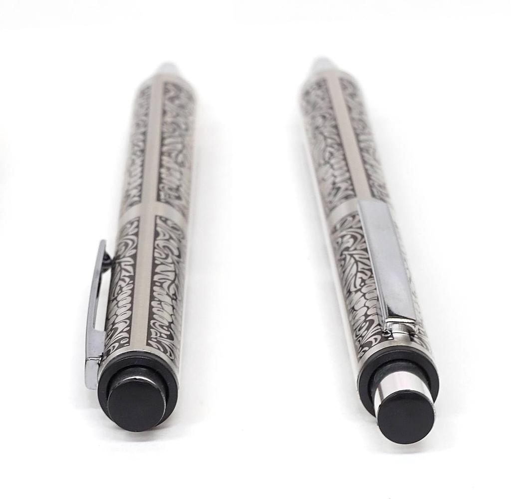 Federmäppchen aus genarbtem Leder, blauer Metall-Indikatorstab und NQ30-Kugelschreiber mit dickem Schaft aus Metall, gerader Druckknopf, Set aus Traubenholz SASL-701S-NQ30B-V