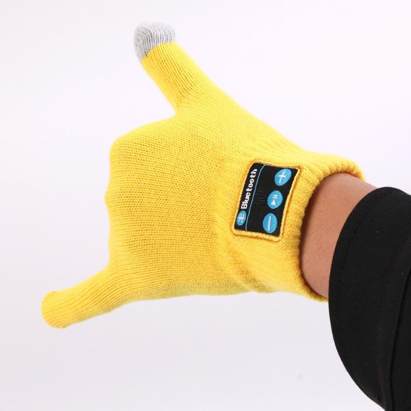 Thick and Warm Touch Screen Bluetooth Gloves That Can Be Used for Answering Calls and Music Players