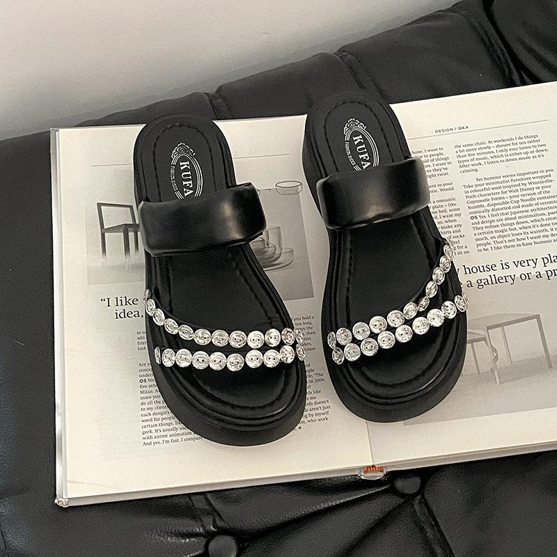 Stylish, simple and versatile thick-soled toe slippers for women to wear new summer skirts with cool slippers