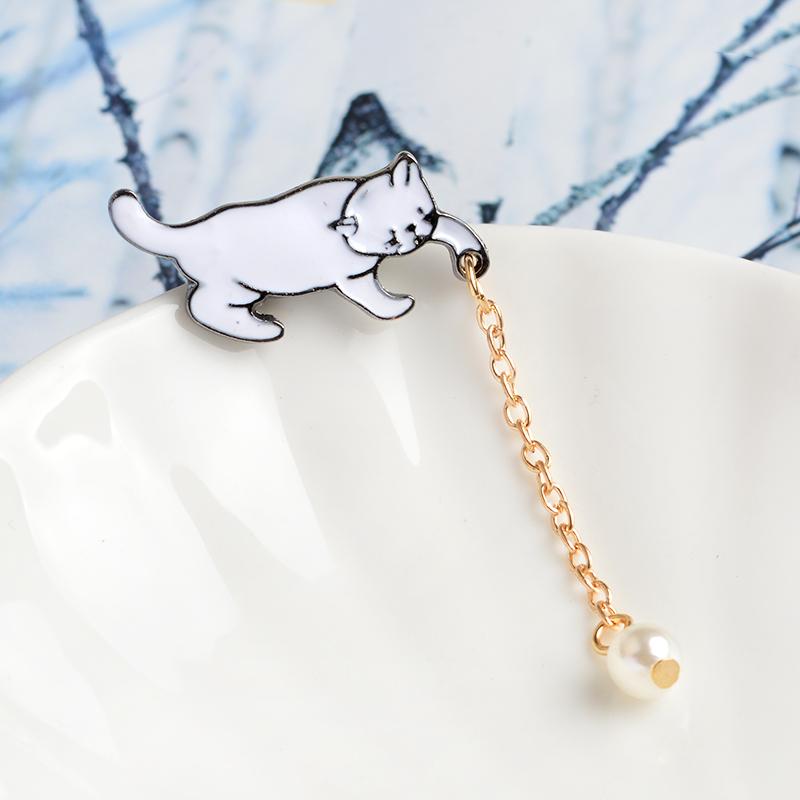 Miss Zoe Niedliche Cartoon Katze Kätzchen Perle Metall Brosche Anstecknadeln mit Kette DIY Knopf Anstecknadel Jeansjacke Ansteckplakette Schmuck Geschenk für Kinder