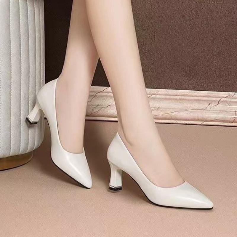 Echtes weiches Leder neuer Frühling dünner Absatz spitze Zehen flacher Ausschnitt Temperament Damen kleine Lederschuhe mittlerer Absatz Einzelne Schuhe Damen