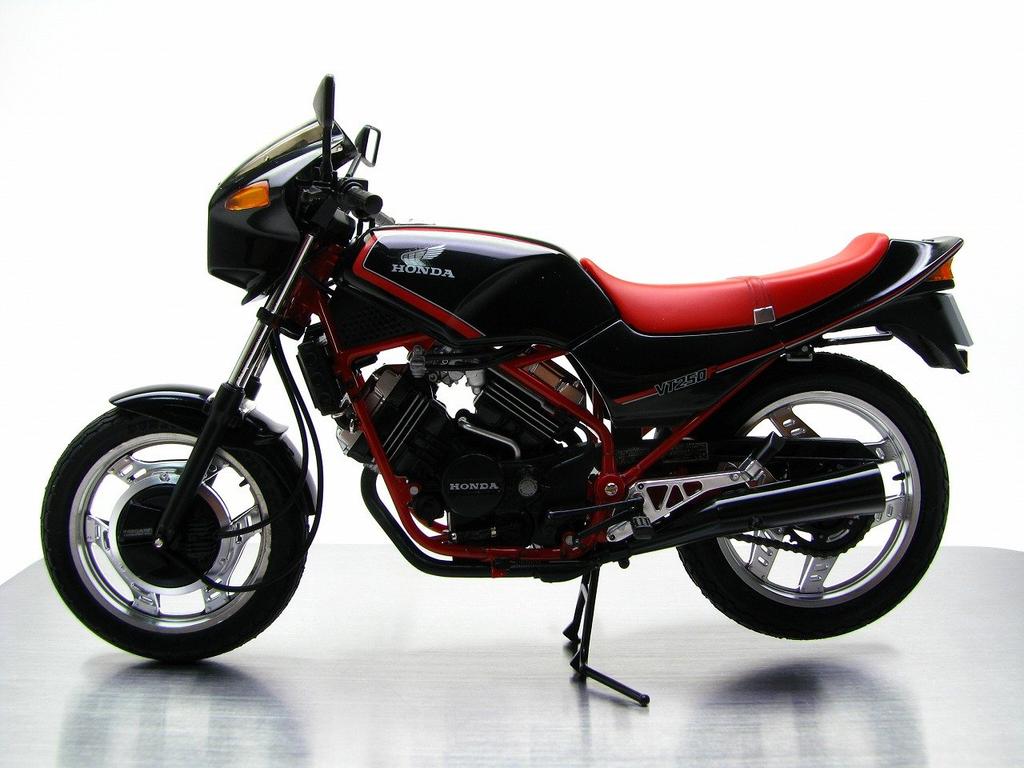 Tamiya VT250F 1/12 (1/12 Motorcycle14017)