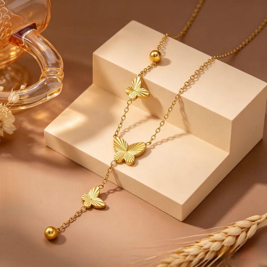 Gold-Plated 3D Butterfly Necklace: Stylish Titanium Steel, Light Luxury Versatile Women's Jewelry.