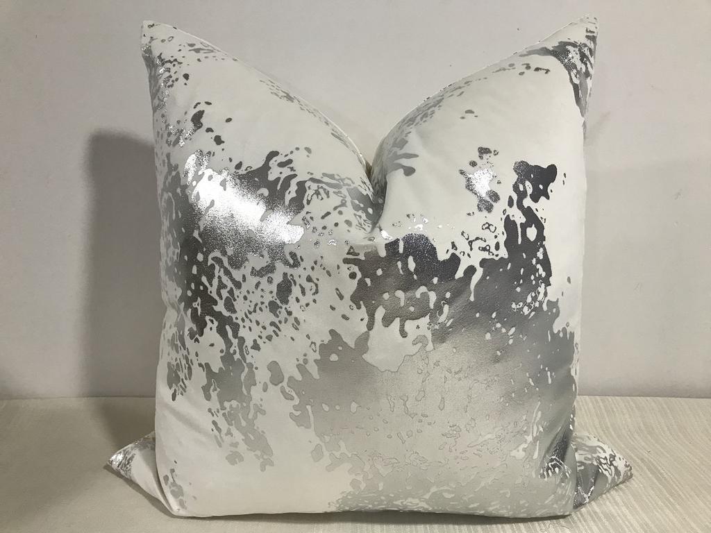 Custom Luxury Hotel Throw Pillow Cushion Cover Velvet Fabric Woven Animal Printing Soft Living Textured Black White Piping
