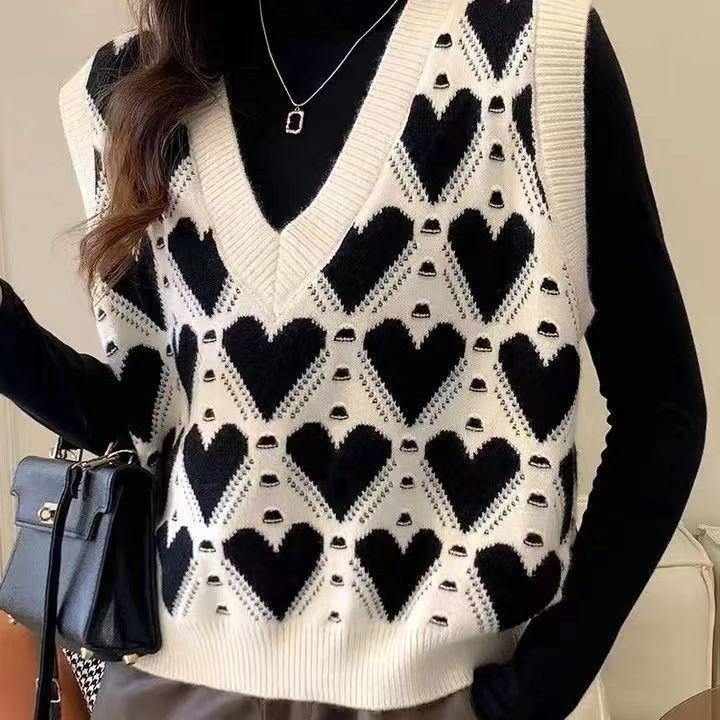 Heart Autumn Winter Women's Knit Vest: Trendy College Style Sweater for 2025