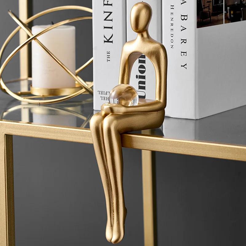 Goldene Heimdeko Denker Statuen Bücherregal Skulptur Dekorationen für Wohnzimmer Moderne Figuren Regal Tisch Schreibtisch Dekor