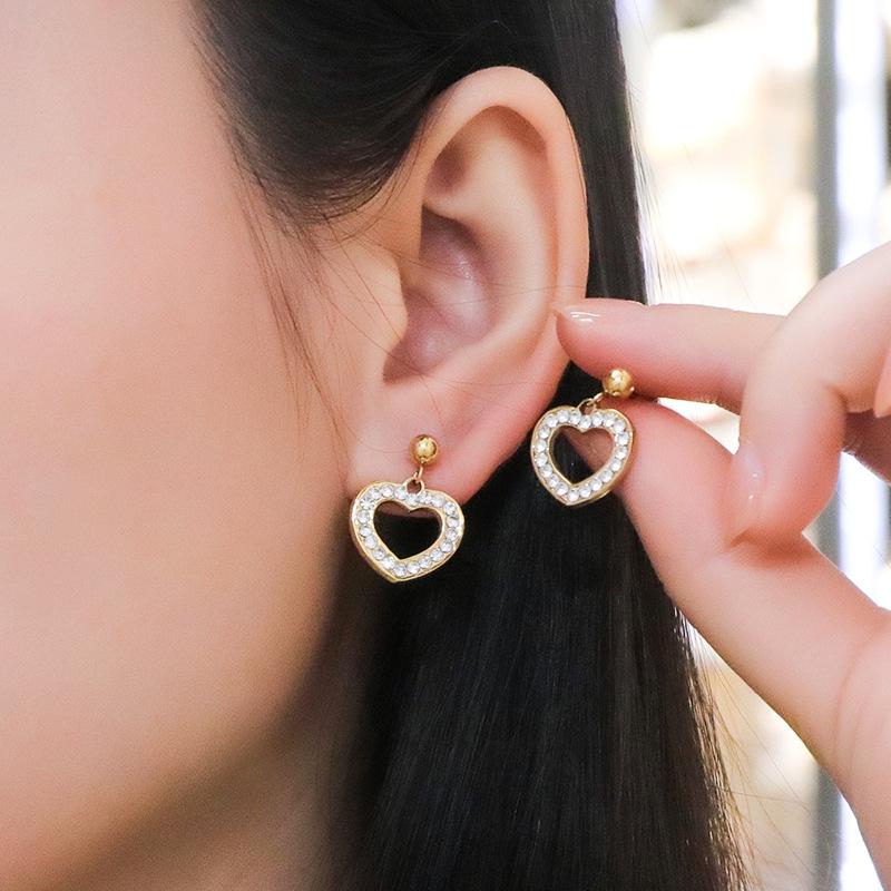 

Летняя мода простые и универсальные серьги серьги любовь серьги для женщин нишевый легкий роскошный серьги высокого класса чувство