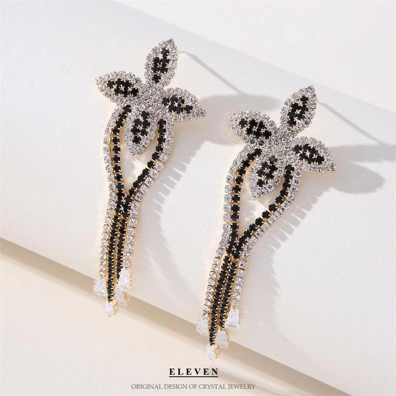 S925 Silver Needle Rhinestone Tassel Earrings - Exquisite Long Claw Chain with Colored Diamonds, European & American Style