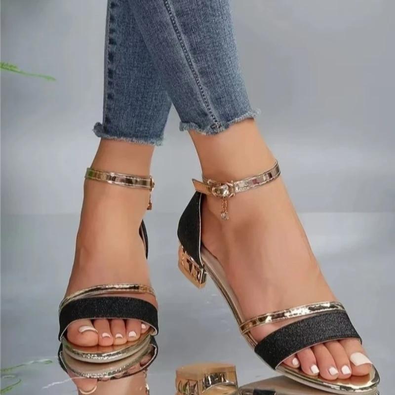 Damenschuhe 2024 Heißer Verkauf Schnallenriemen Damensandalen Mode Peep Toe Büro und Karriere Sommer Plus Size Sandalen mit Absatz