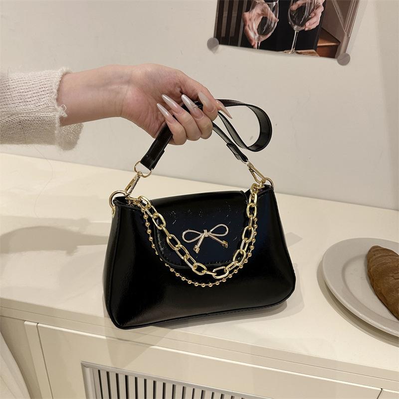 

Trend chain retro solid color underarm bag women s bow texture temperament fashionable foreign versatile shoulder bag чёрный