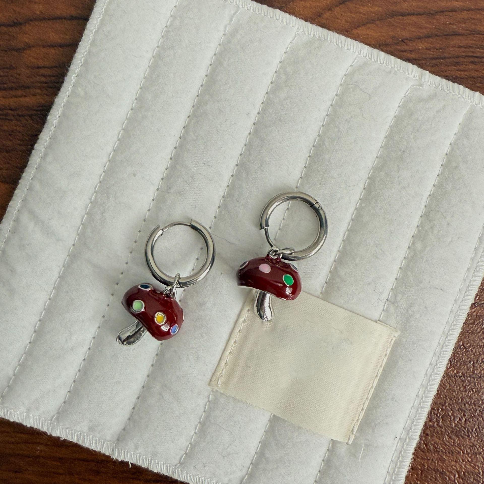 

Капающий гриб Круглый шар Стеклянная бусина Ожерелье Нишевый дизайн Чувство Бусы Ключичная цепочка Модное Универсальное Ожерелье для личности Женщины