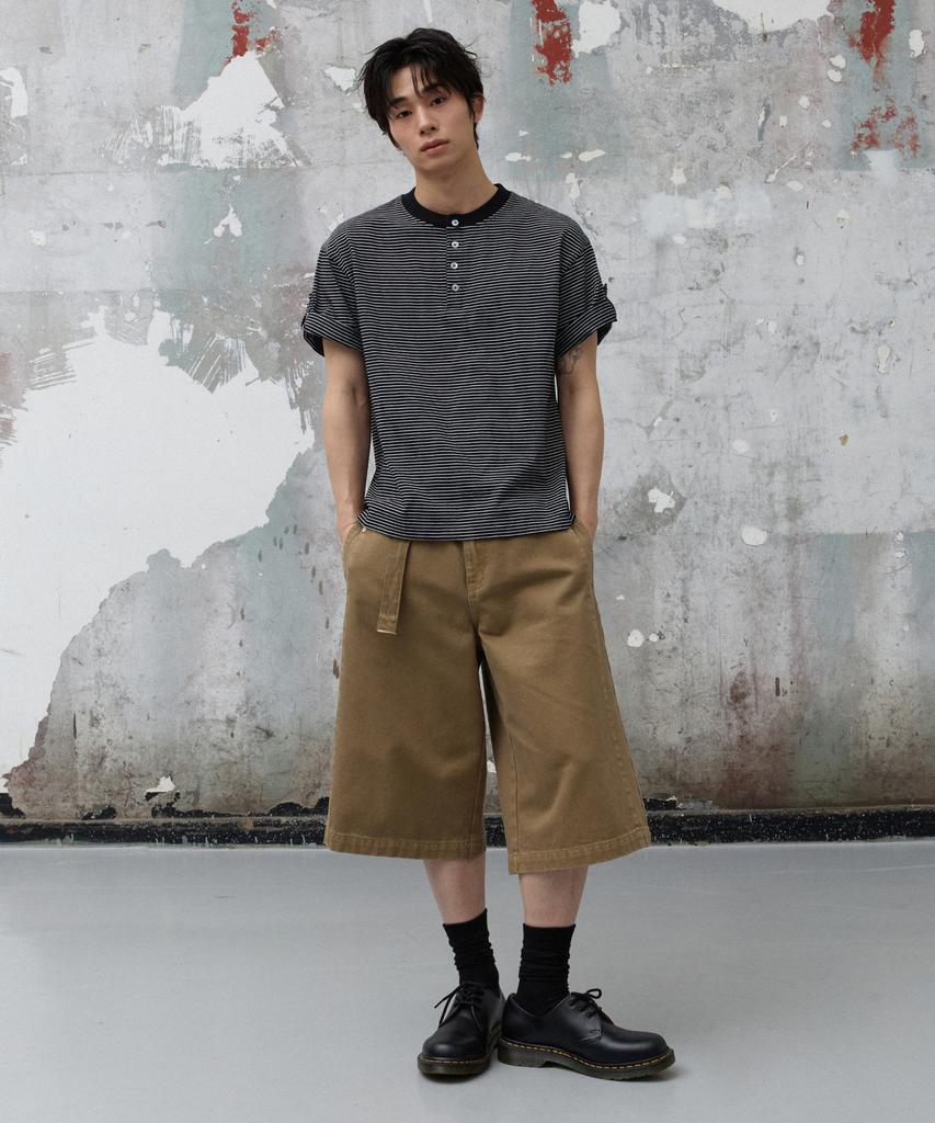 AGOD Roll-Up Snap Henley Neck Striped Half T-Shirt [Black]