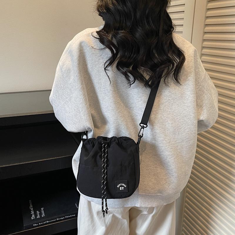 Women's Outdoor Casual Crossbody Bag with Drawstring Closure - Fashionable Single Shoulder Bag for Everyday Use