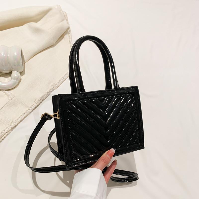 Fashionable Retro Handbag For Women Street Style Small Square Bag In Elegant Colors чёрный