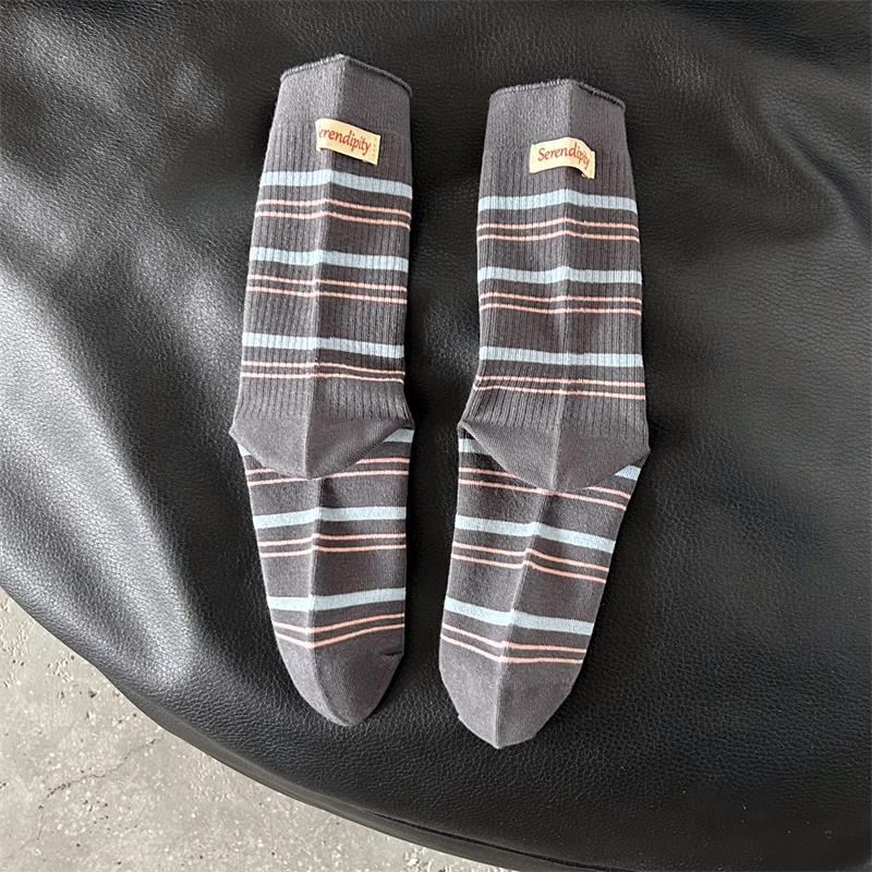 Damen Frühling und Herbst Freizeit All Match Farbstreifen Stoffmarke Bewegung in der Tube Frotteesocken