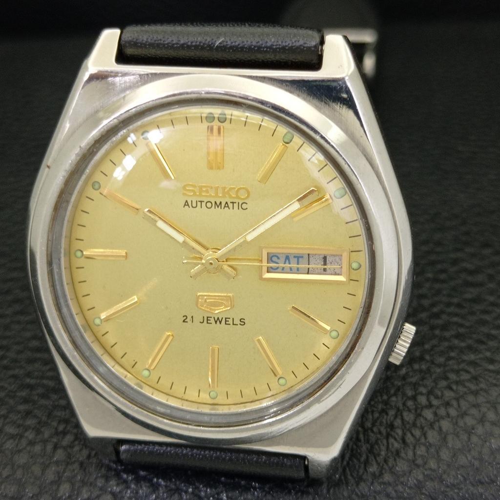 AUTOMATIC VINTAGE SEIKO 5 JAPAN MENS GOLDEN COLOR DIAL WATCH A702636-1 R209-a702636