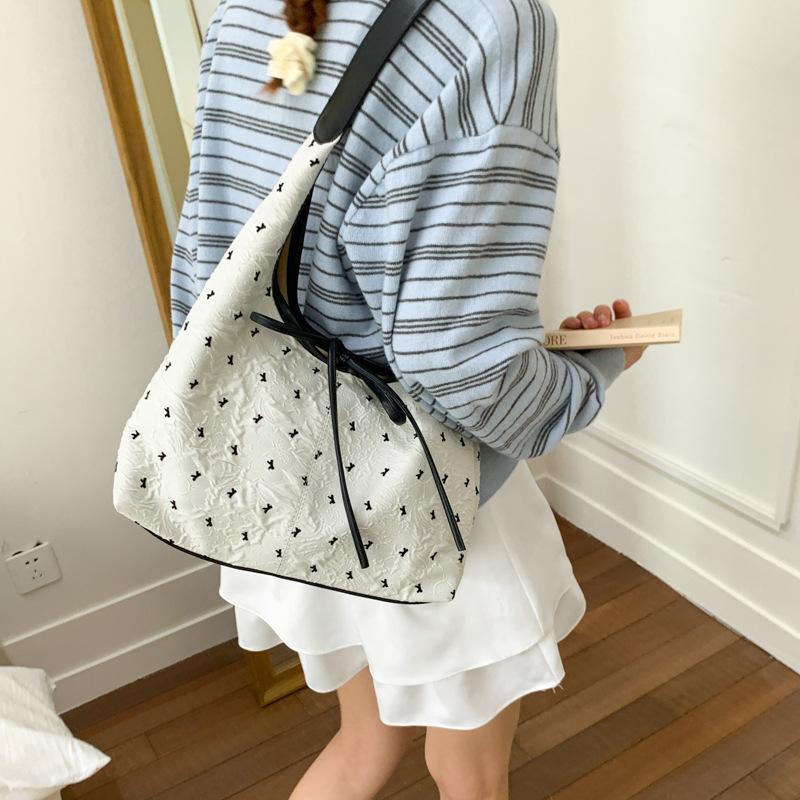 Fashion Bow Pleated Large Capacity Armpit Bag Women's New Casual Commuter Shoulder Messenger Bag