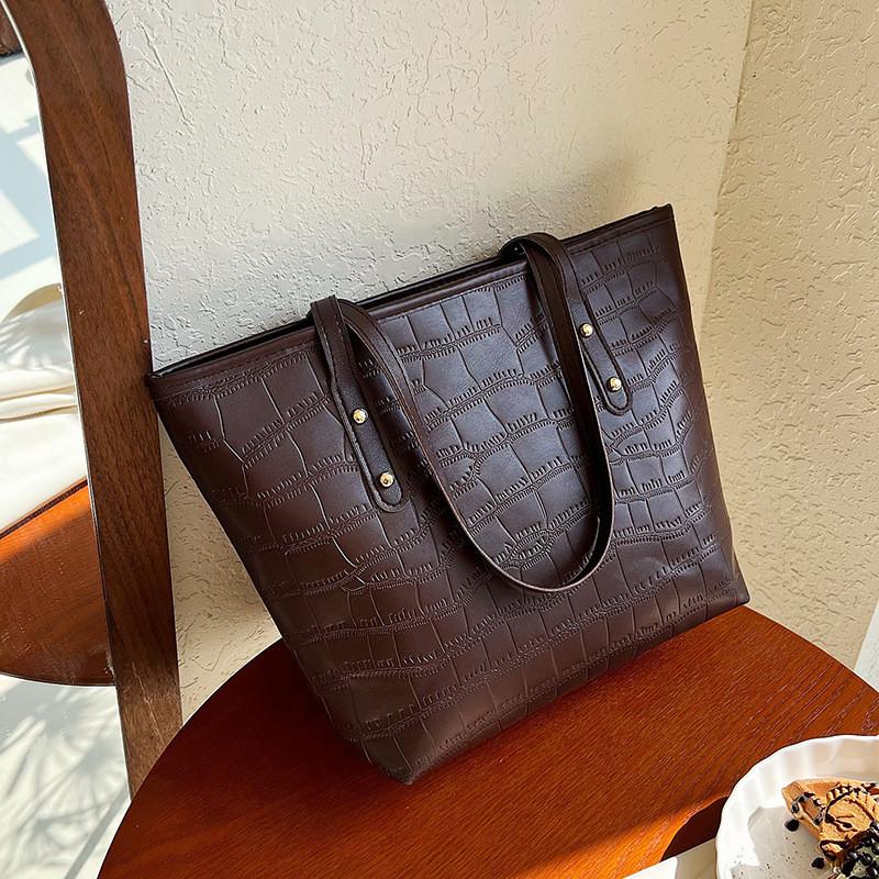 Urban Chic Large Capacity Handbag For Women 2023 Fashionable Tote Bag