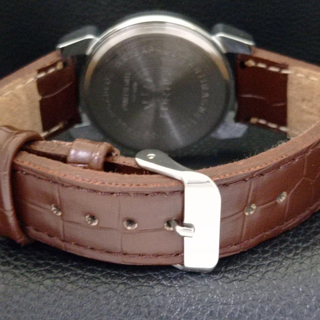 VINTAGE HAND-WINDING REFURBISHED SWISS MENS RED COLOR DIAL WATCH A700854-5 R205a-a700854