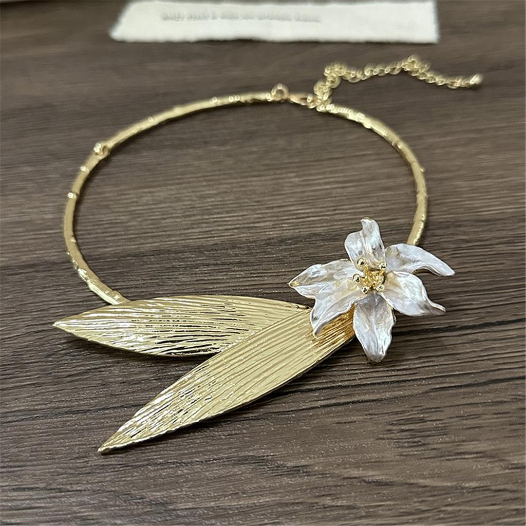 Tooxika Heavy Duty Exaggerated Design Metal Blade Oil Drop Warbler Tail Flower Collar Fashion Temperament Collarbone Chain Necklace