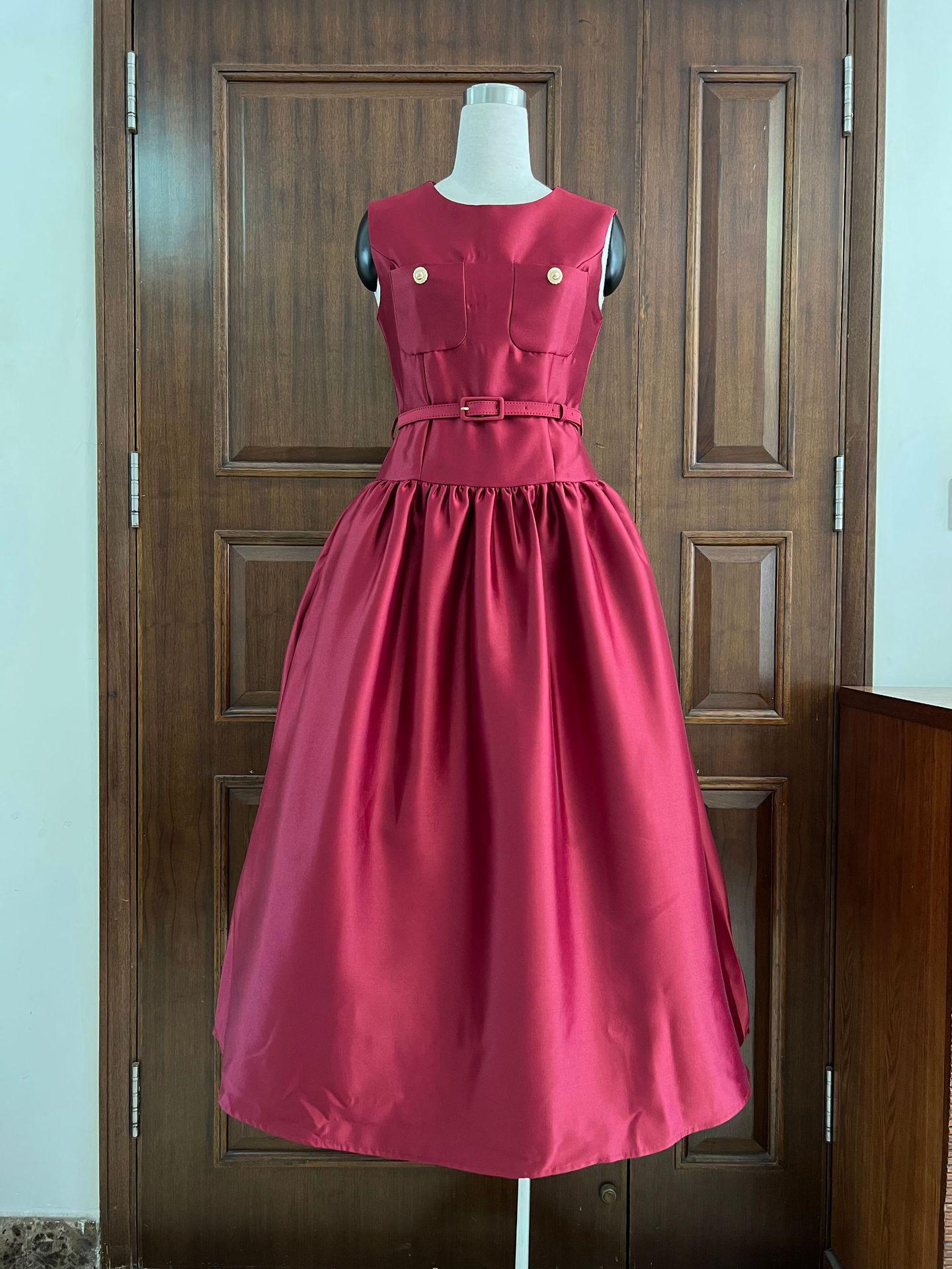 

2026 Early Spring French Chic Pink Sleeveless Waist-Cinched Buttoned Pocket Puffy Formal Dress L вина червоного кольору