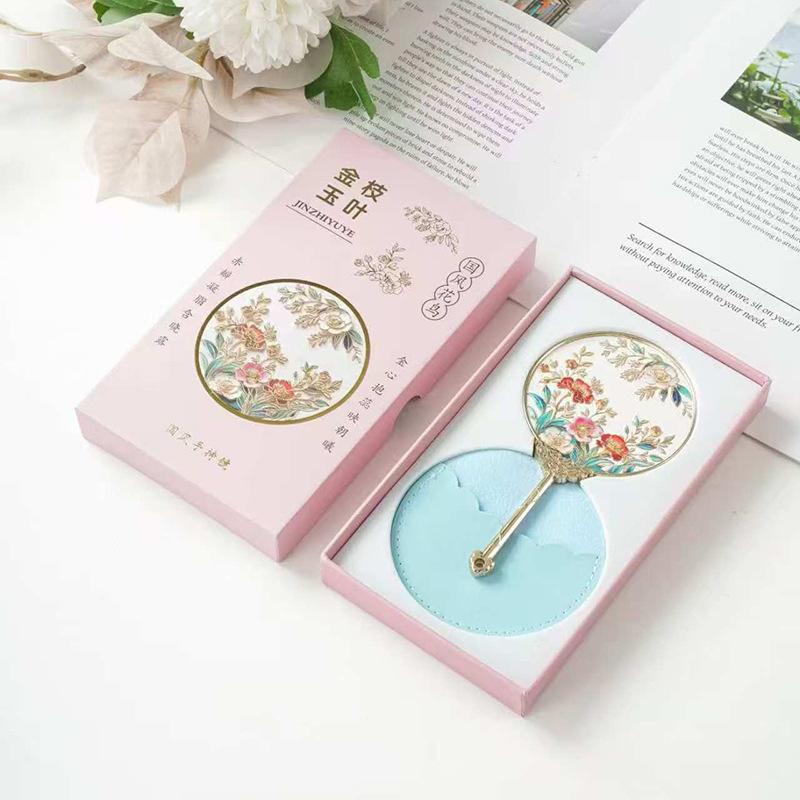 Tragbarer Metall-Make-up-Spiegel im chinesischen Stil für Frauen Exquisiter kreativer Handspiegel für Studenten Hanfu-Accessoires