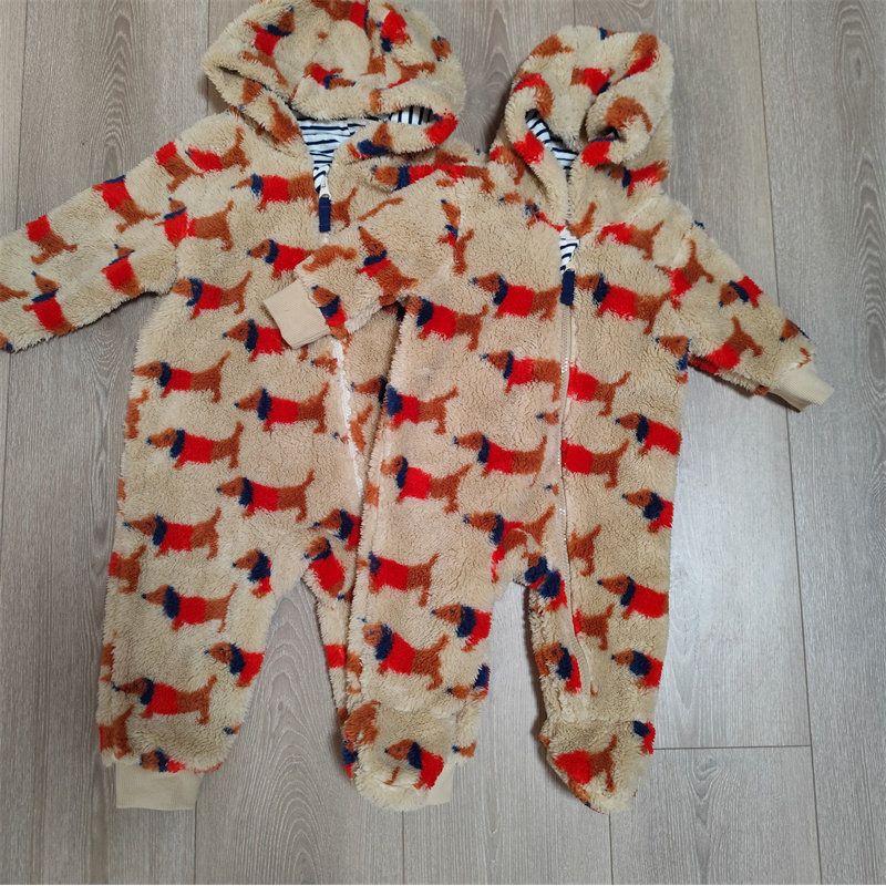 

British Autumn and Winter Newborn Baby and Toddler Plush One-Piece Romper for Outdoor Wear As shown in the figure 3-6m (with Foot Covers)