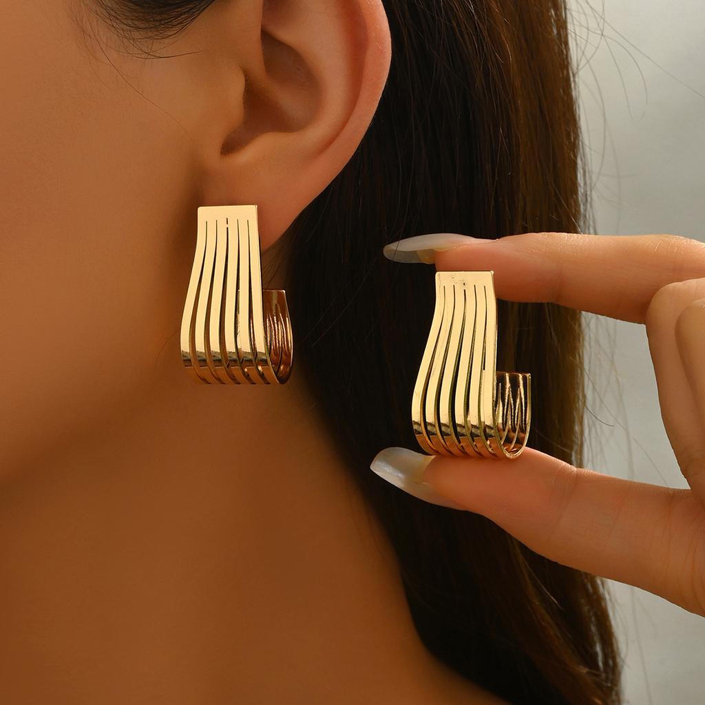 Women's Earrings Geometric Curved Metal Electroplated Design Stud Earrings Versatile Ear Accessories