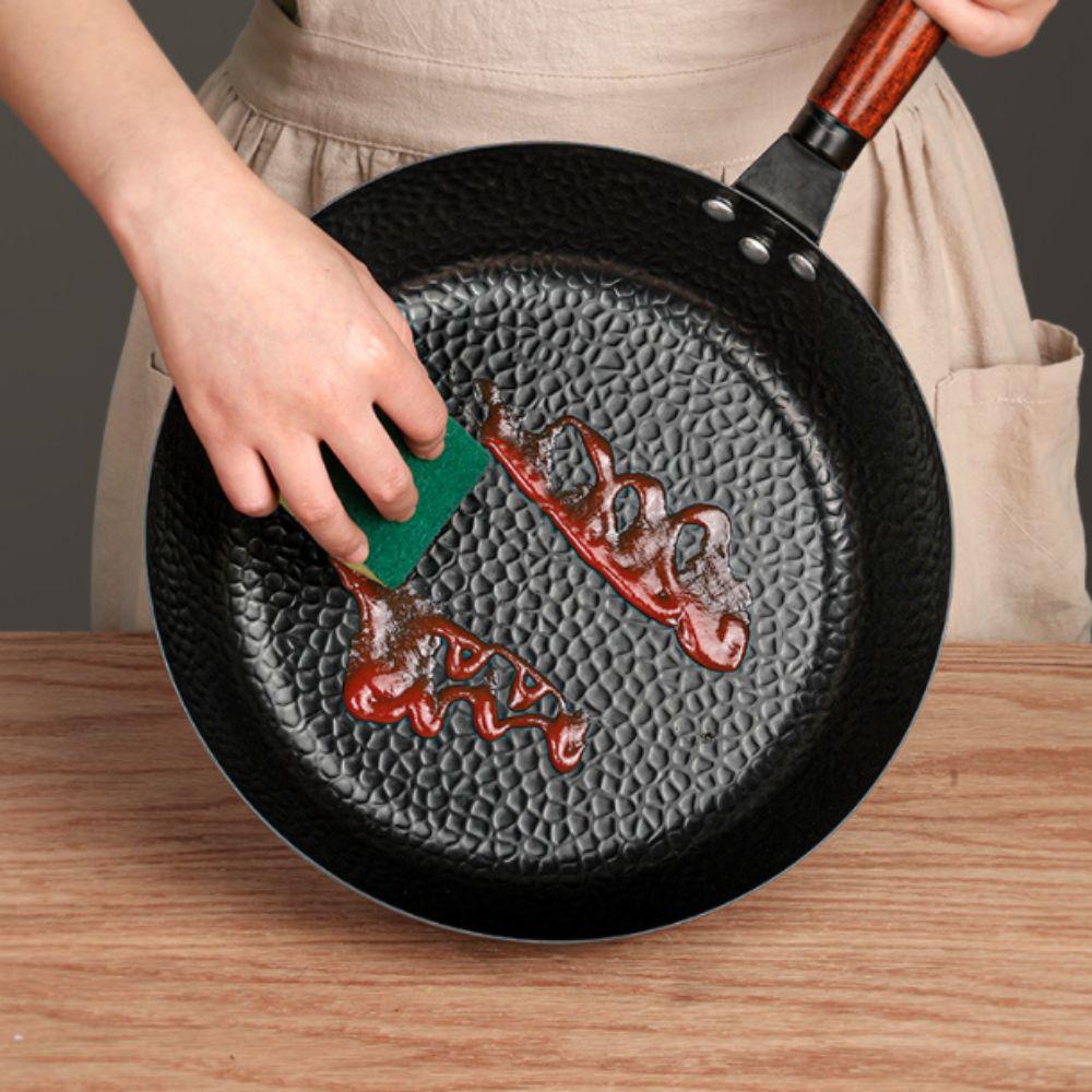 Wooden Handle Hammered Iron Wok Uncoated Cooking Pot Durable Hammered Frying Pan Breakfast