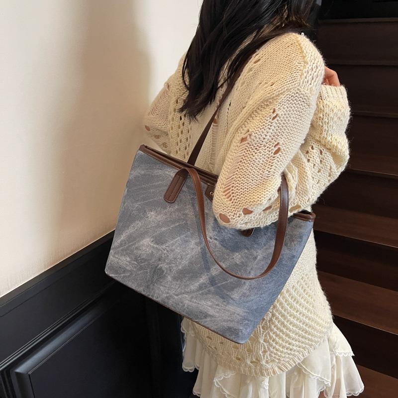 Textured casual commuter bag women's new fashion popular shoulder bag large capacity tote bag