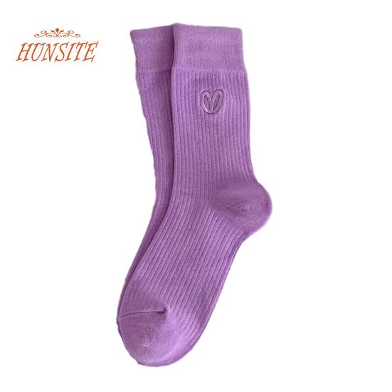 

1 пара женских спортивных носков с простой вышивкой и сердечками, однотонные, в рубчик средней длины, впитывающие пот, простые носки фиолетовый