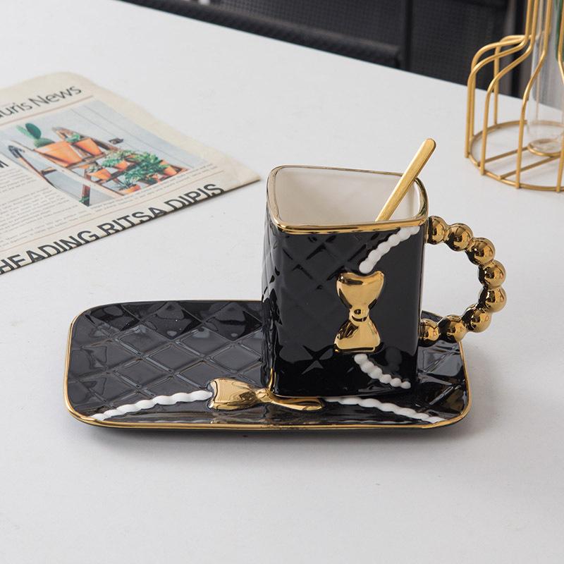 

Сумка-бант Чашка Блюдце Европейский стиль Легкая роскошь Высокий класс Изысканная кофейная чашка Высокая ценность Легкая роскошь Послеполуденный чай Керамический чайный сервиз 350ML